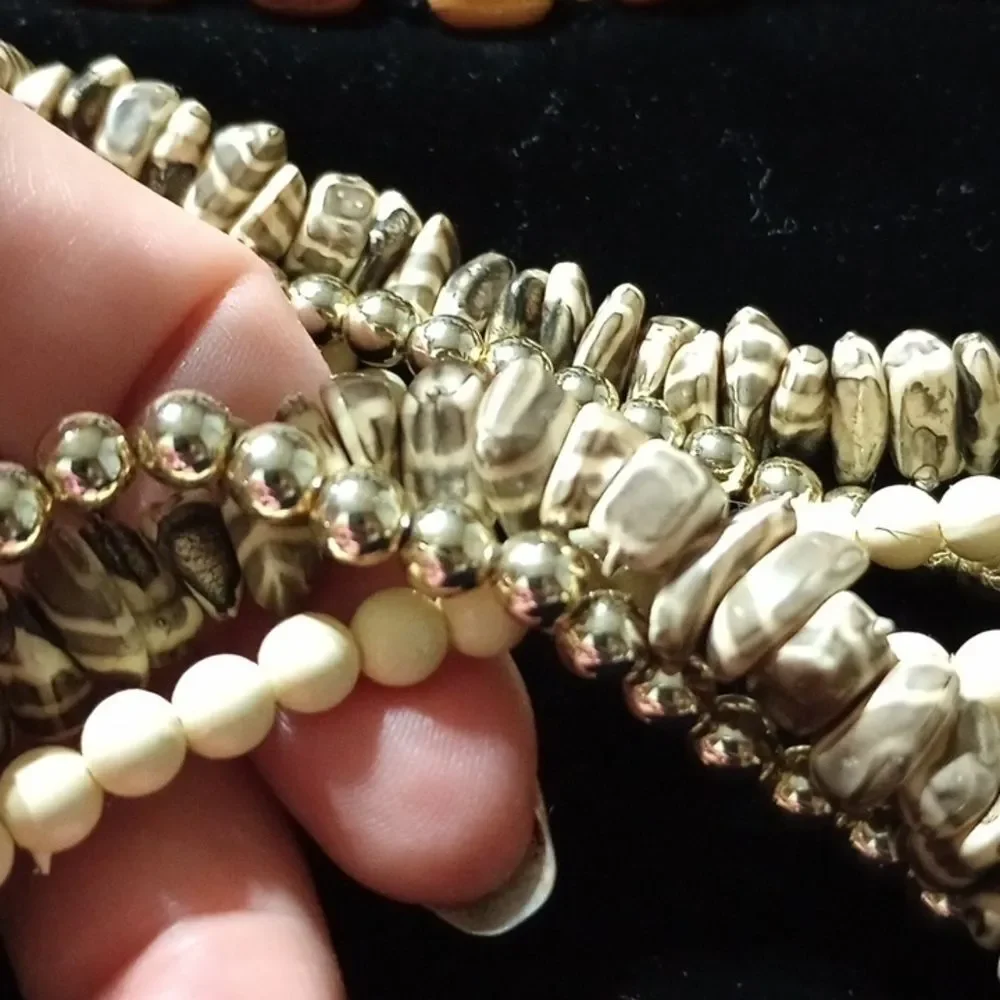 Two costume jewelry necklaces (C011)